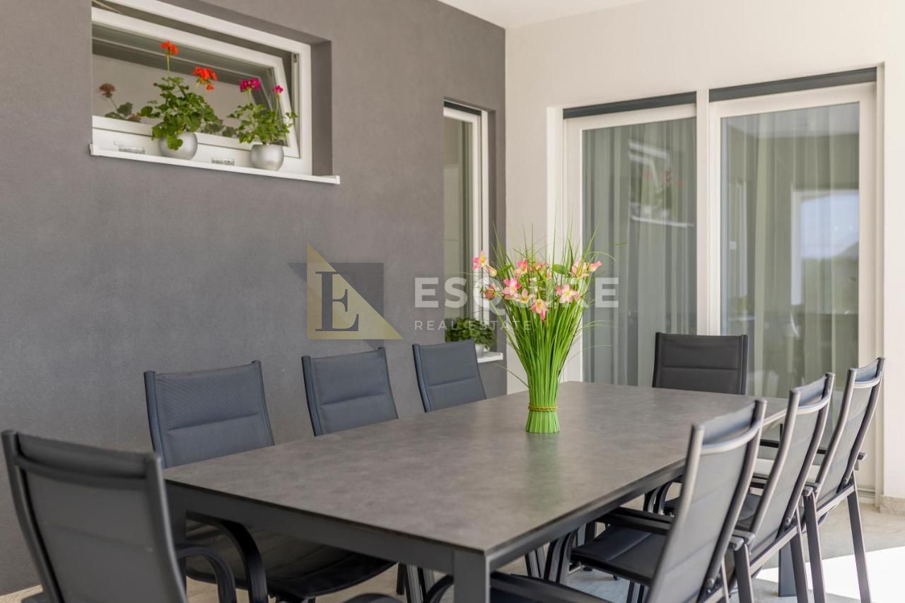Casa In vendita - Splitsko-dalmatinska Grad