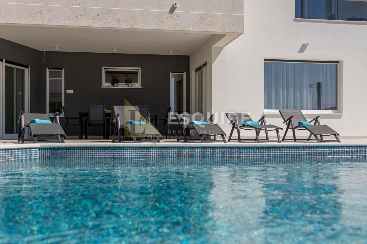 Casa In vendita - Splitsko-dalmatinska Grad
