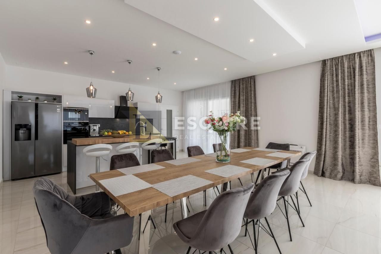 Casa In vendita - Splitsko-dalmatinska Grad