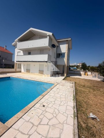 Kuća na prodaju 540 m² – Polača