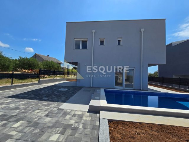 Hiša na predaj 143 m² – Vir