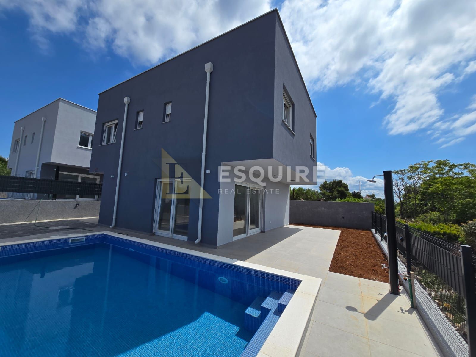 House For sale -  Vir