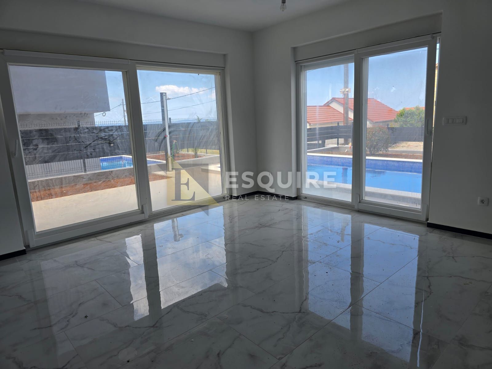 House For sale -  Vir