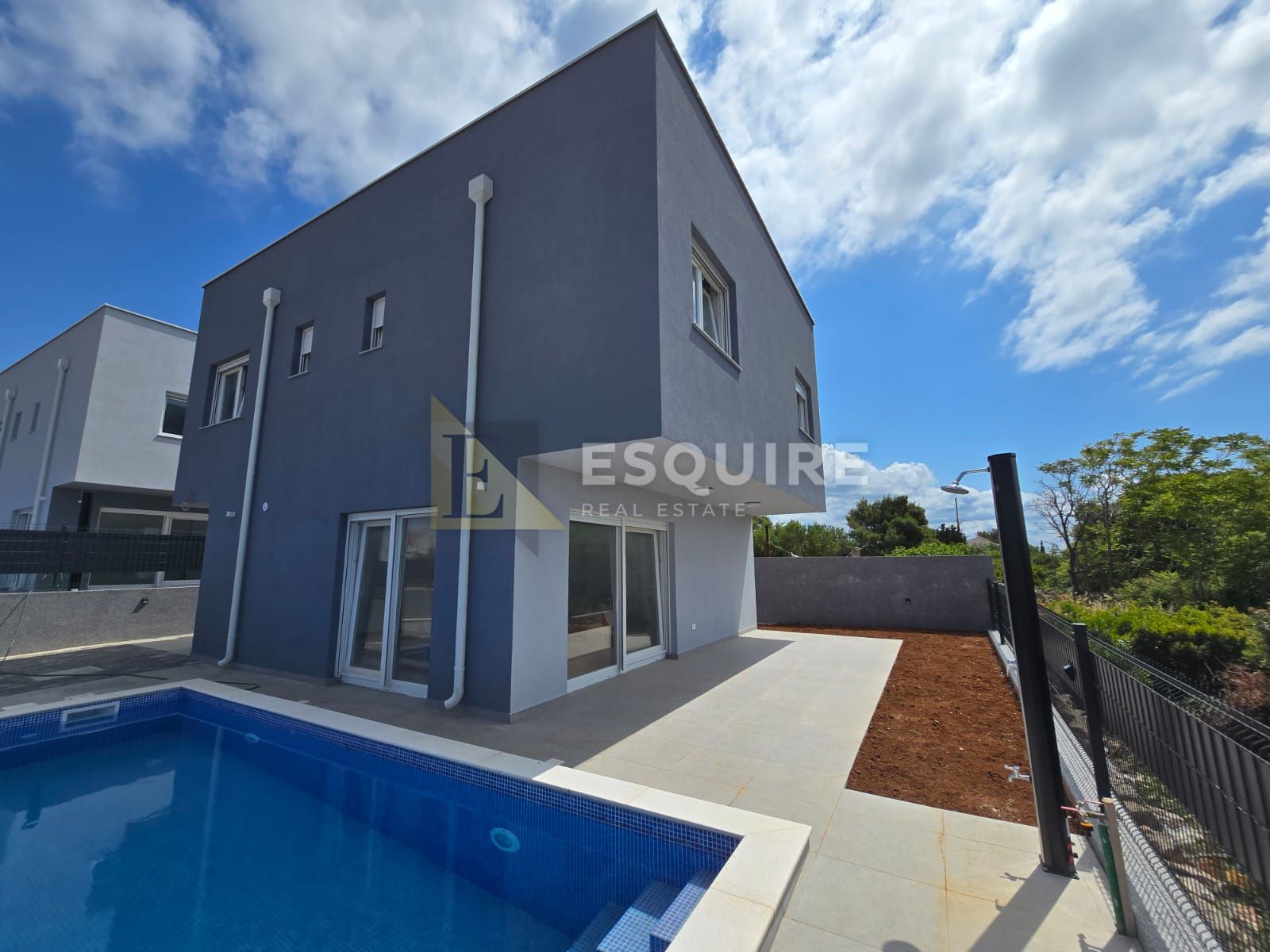 House For sale -  Vir
