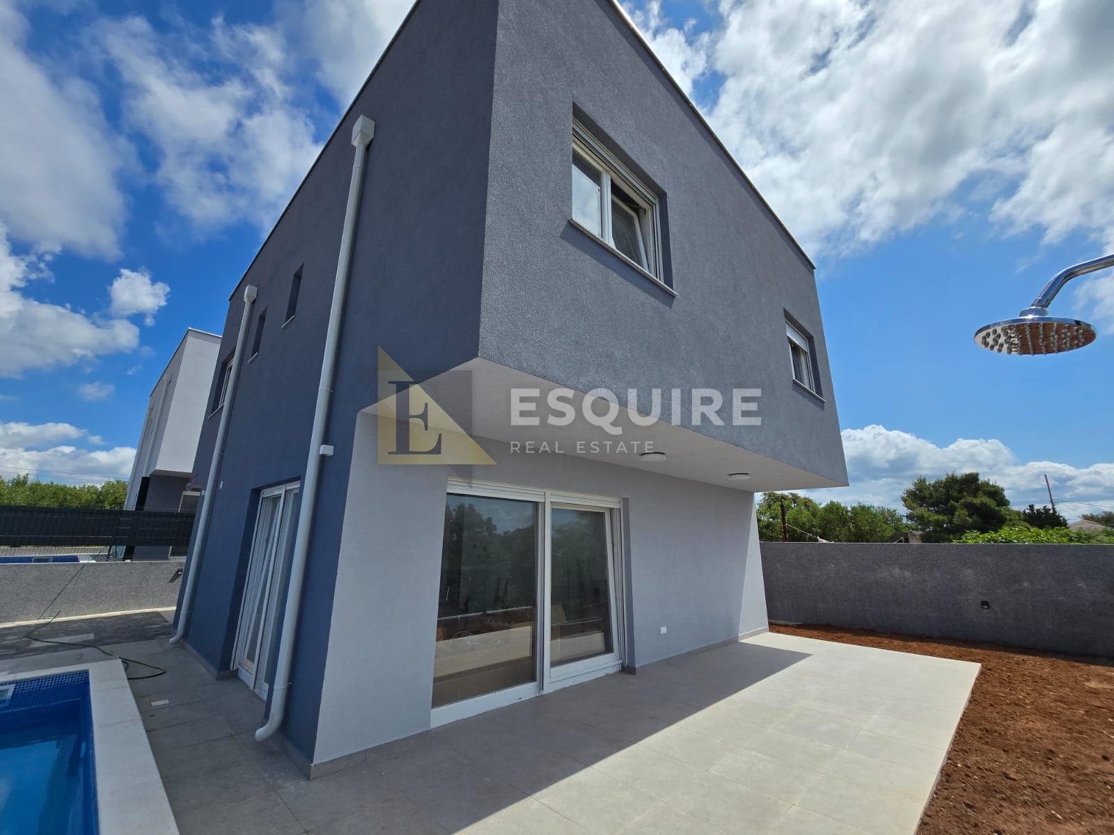 House For sale -  Vir