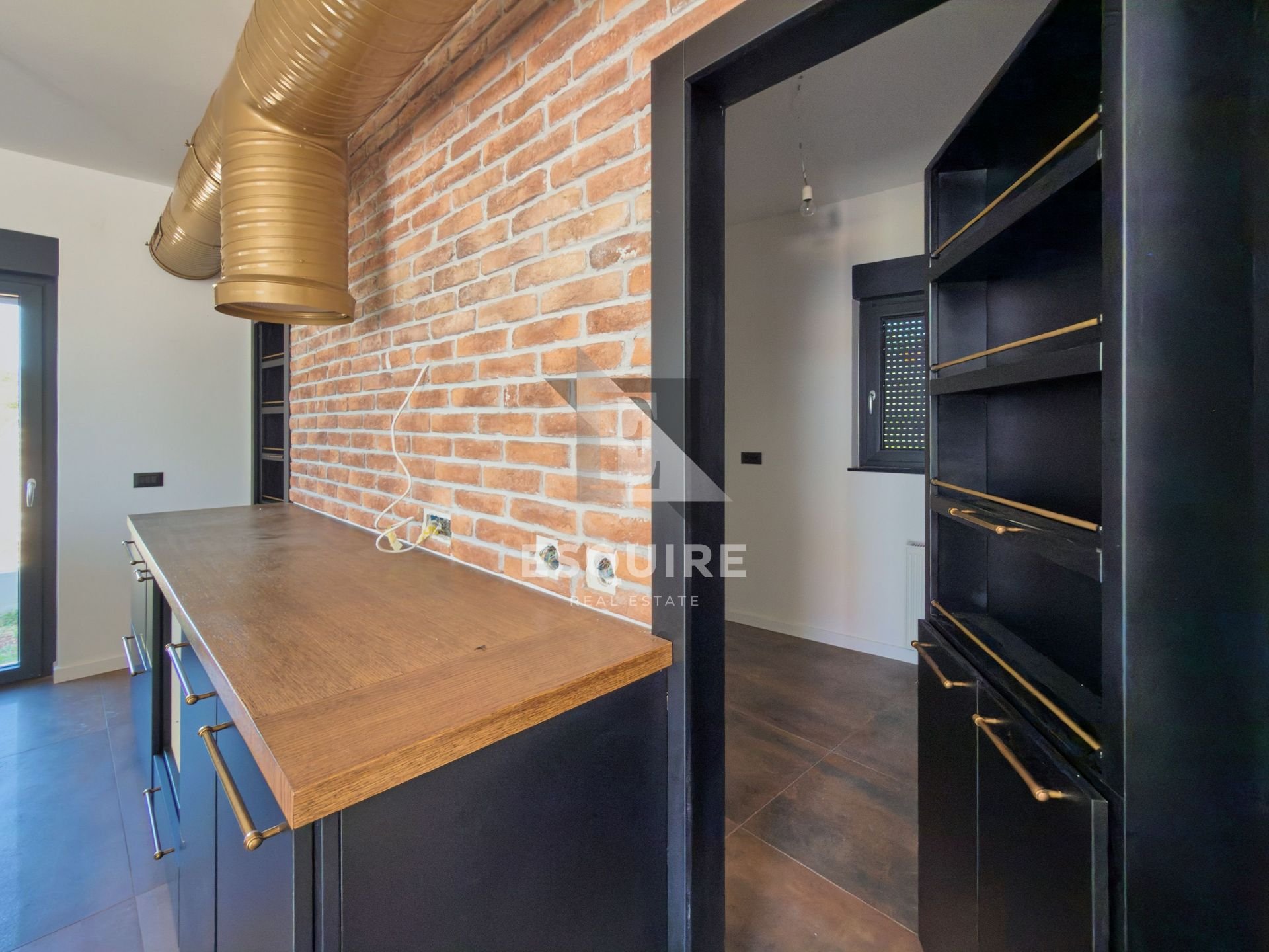 House For sale - Zadarska Plovanija