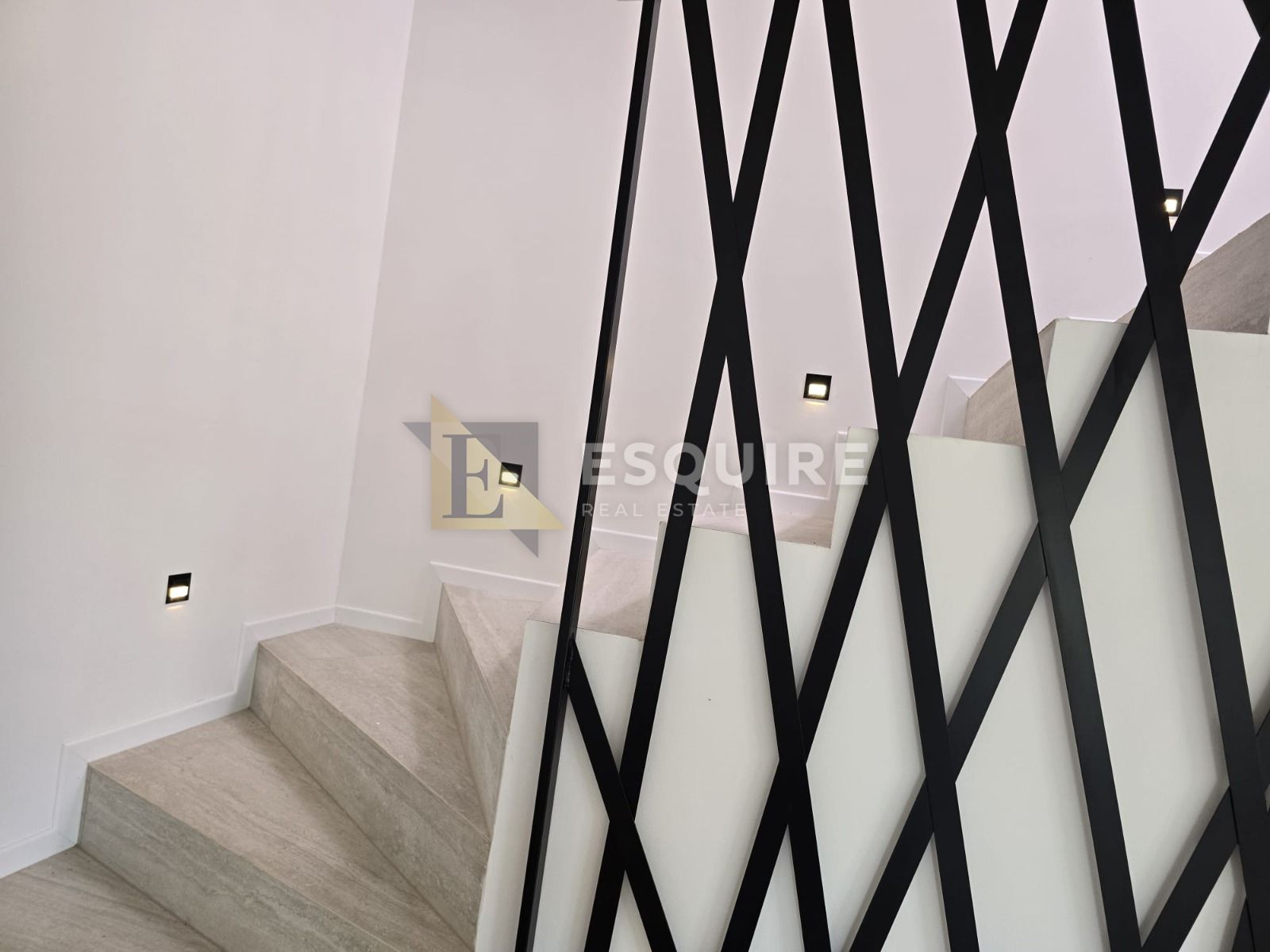 House For sale -  Nin