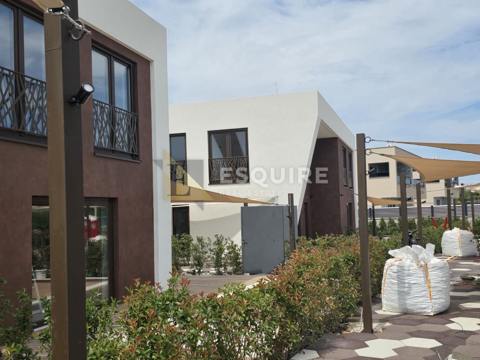 House For sale -  Nin