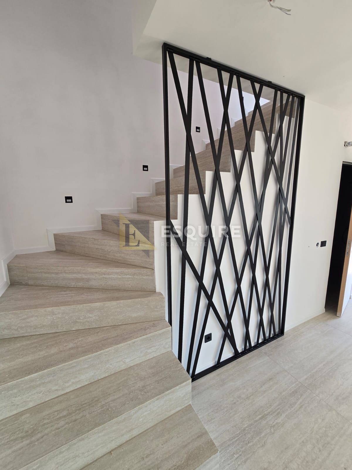 House For sale -  Nin