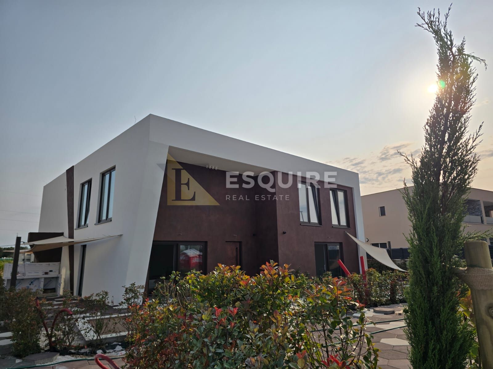 House For sale -  Nin