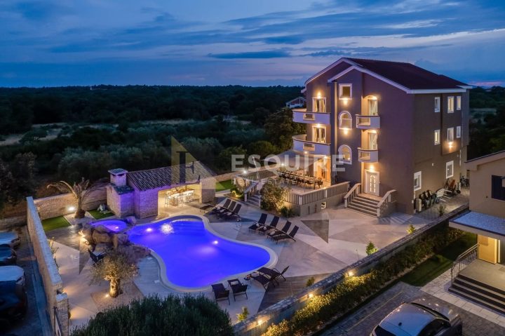 House for sale 385 m² – Nin