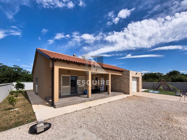 Kuća na prodaju 235 m² – Poličnik