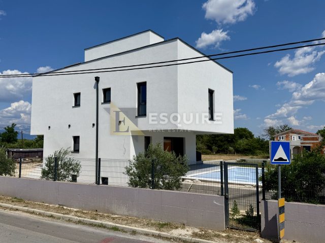 Kuća na prodaju 258 m² – Nin