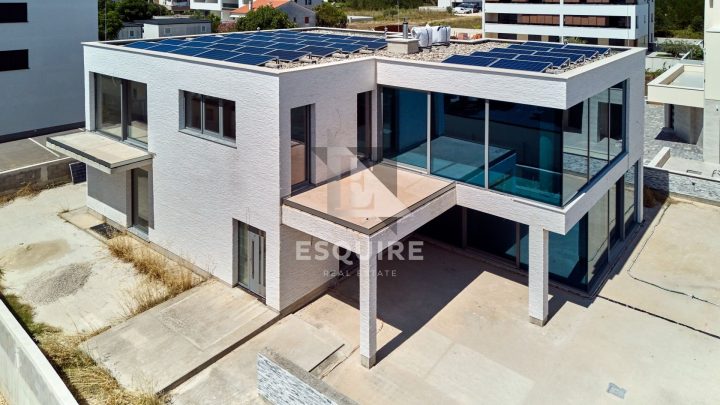 Hiša naprodaj 523 m² – Privlaka