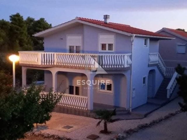 Dům na prodej 169 m² – Vir