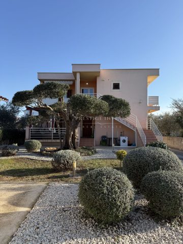 Haus zu verkaufen 390 m² – Sukošan