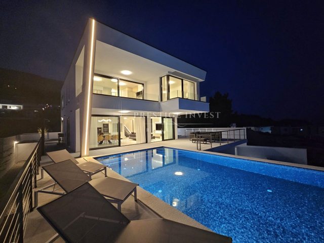 Maison à vendre 270 m² – Podstrana