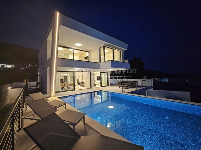House for sale 270 m² – Podstrana