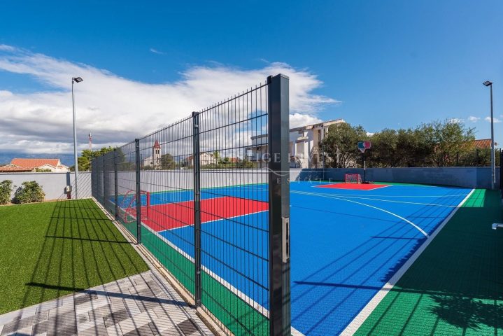 Dom na predaj 4328 m² – Vir