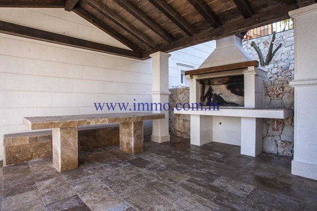 Casa In vendita - SPLITSKO-DALMATINSKA  TROGIR 