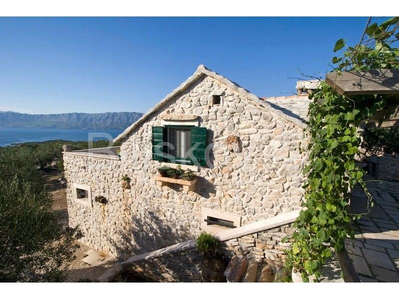 House For sale - SPLITSKO-DALMATINSKA  BRAČ 