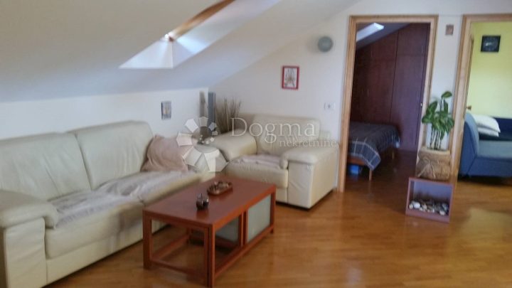 Apartma za najem 80 m² – Kostrena