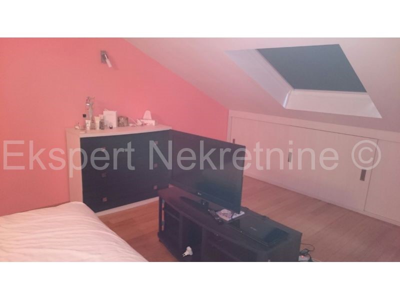 Apartmán Na predaj - SPLITSKO-DALMATINSKA  KAŠTELA 