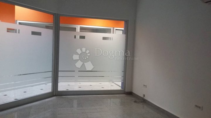 Commerciale Da affittare VIŠKOVO