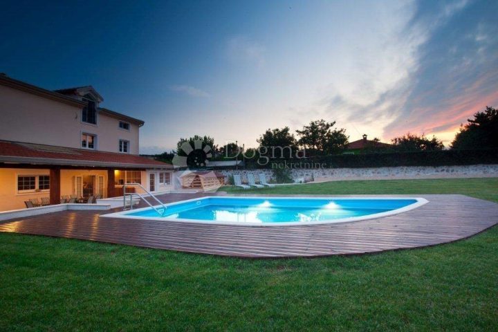 Maison à vendre 450 m² – Rovinj