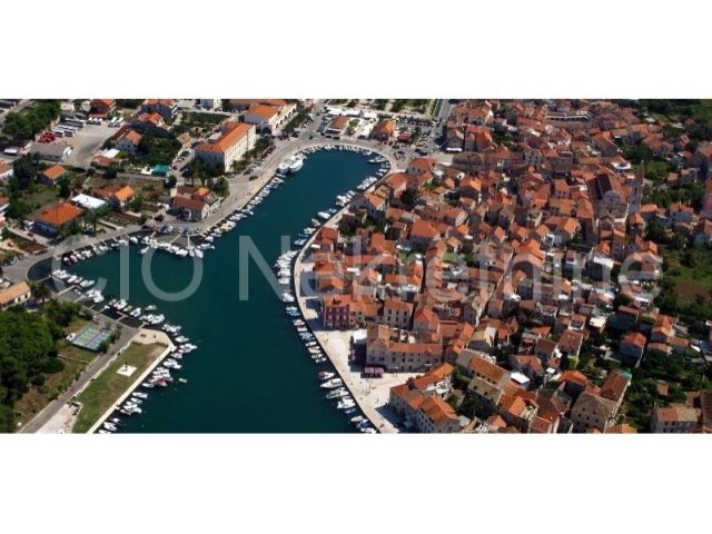 Land for sale 3700 m² – Stari Grad