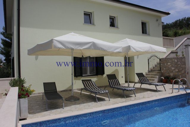 Hiša na predaj 225 m² – Brač