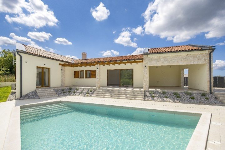 Kuća na prodaju 185 m² – Tinjan