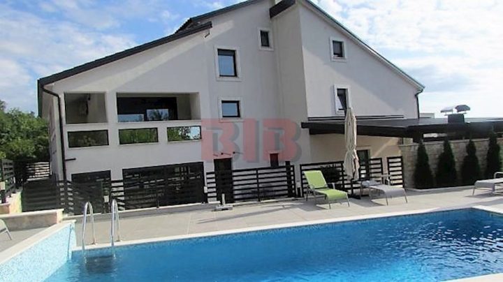 Hiša na predaj 350 m² – Crikvenica