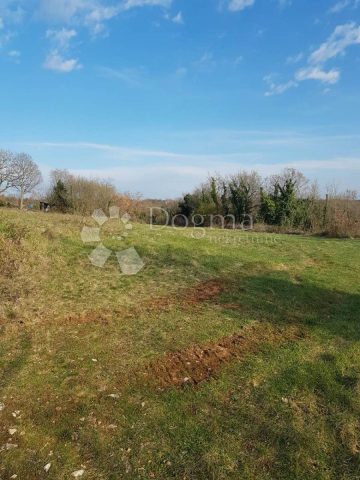 Land for sale 2114 m² – Višnjan