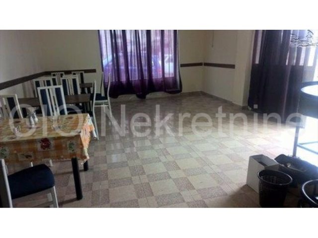 Poslovni prostor za najam 83 m² – Sućidar