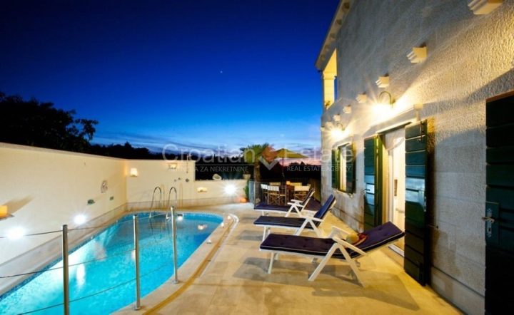 Casa in vendita 300 m² – Supetar