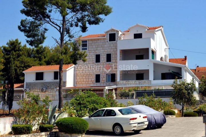Hiša Naprodaj - Splitsko-dalmatinska Brač - foto 2/12