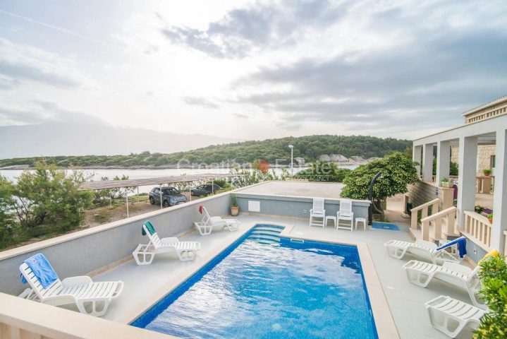 House for sale 360 m² – Povlja