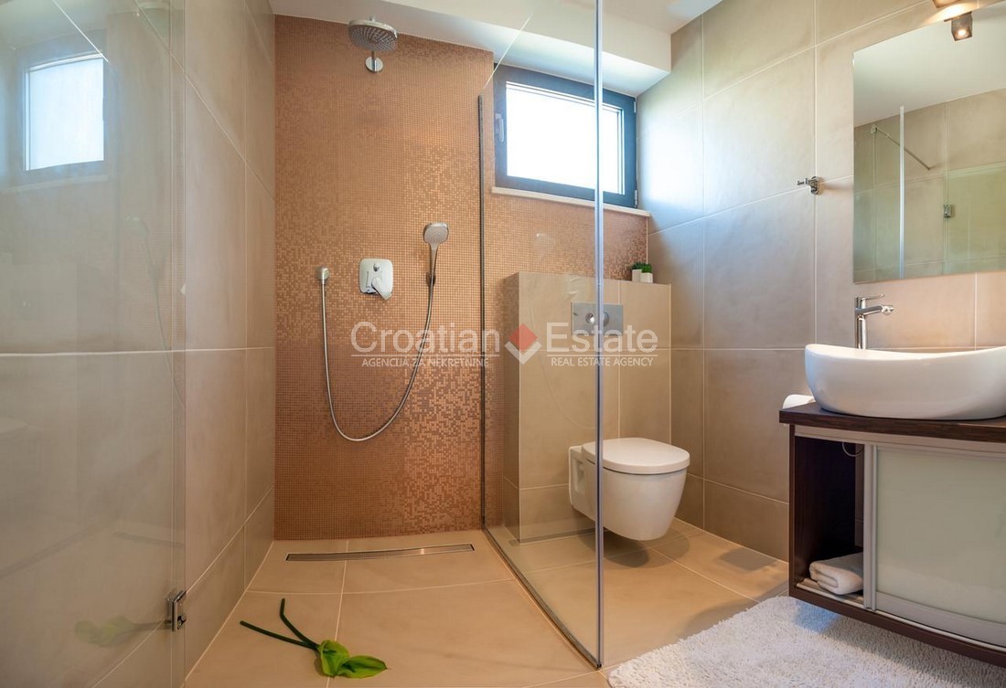 Casa In vendita - SPLITSKO-DALMATINSKA  ČIOVO 
