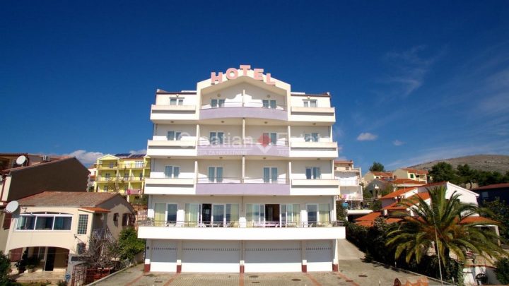 Business premises for sale 900 m² – Trogir