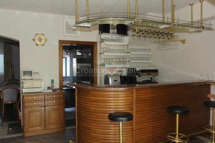 Poslovni prostor Na prodaju - Splitsko-dalmatinska Brač - foto 2/13