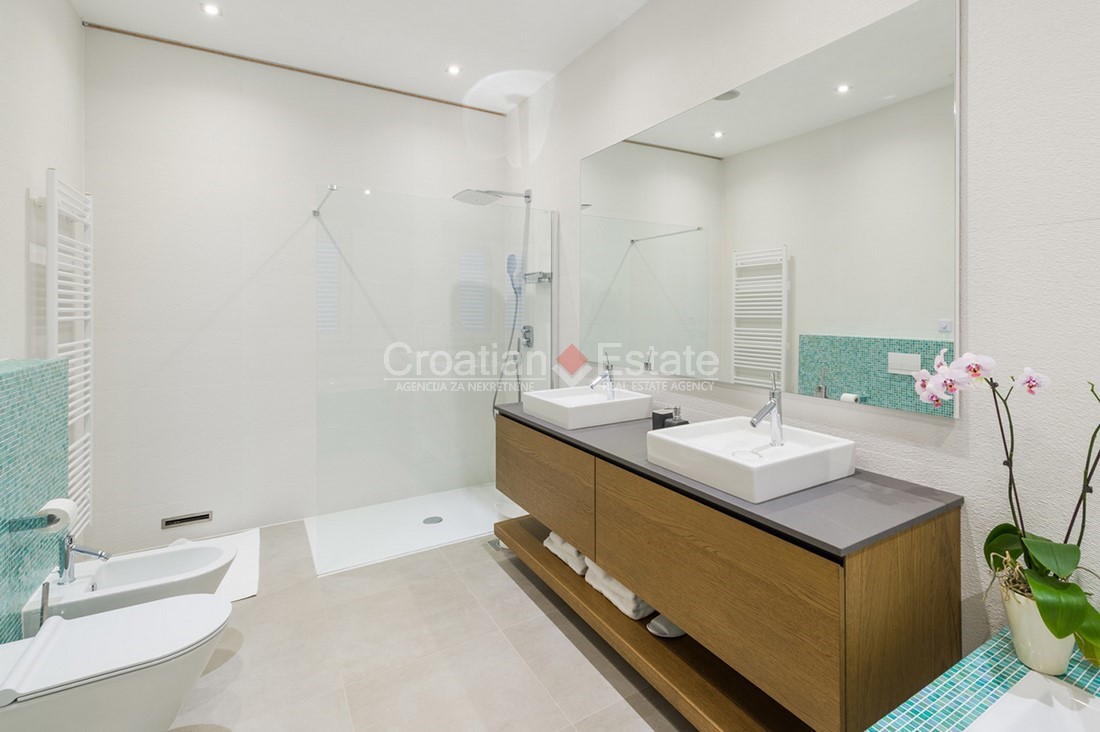 Casa In vendita - SPLITSKO-DALMATINSKA  TROGIR 