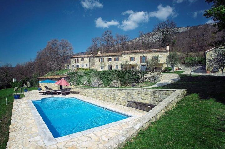 House for sale 380 m² – Boljun