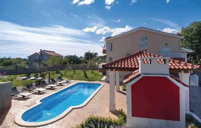 Kuća na prodaju 265 m² – Kaštela