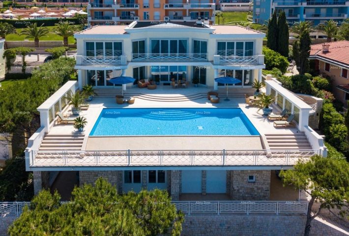 House for sale 1000 m² – Crveni Vrh