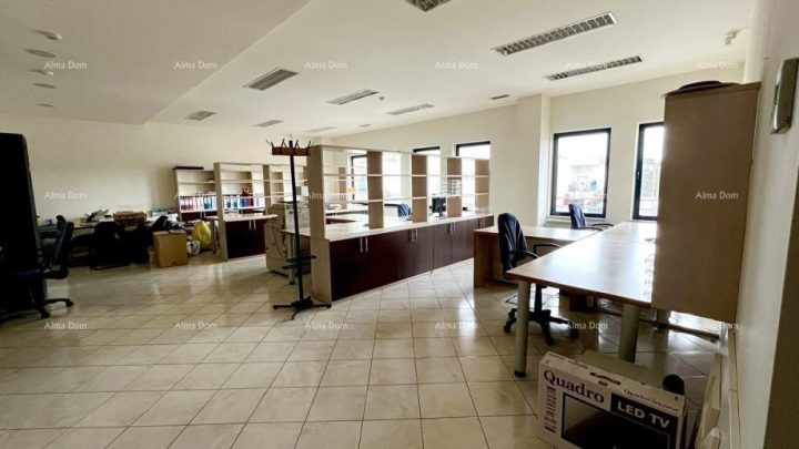 Commerciale in vendita 884 m² – Buje