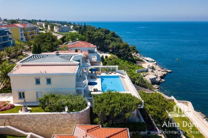 House for sale 1000 m² – Crveni Vrh