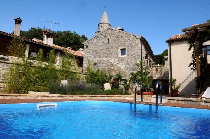 Kuća na prodaju 400 m² – Gračišće