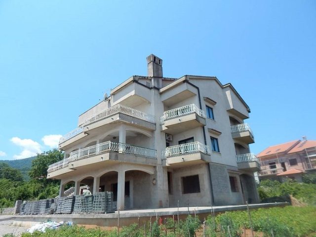House for sale 800 m² – Pobri