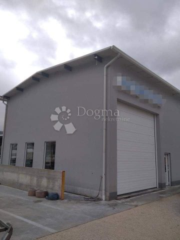 Komerční na prodej 160 m² – Raša